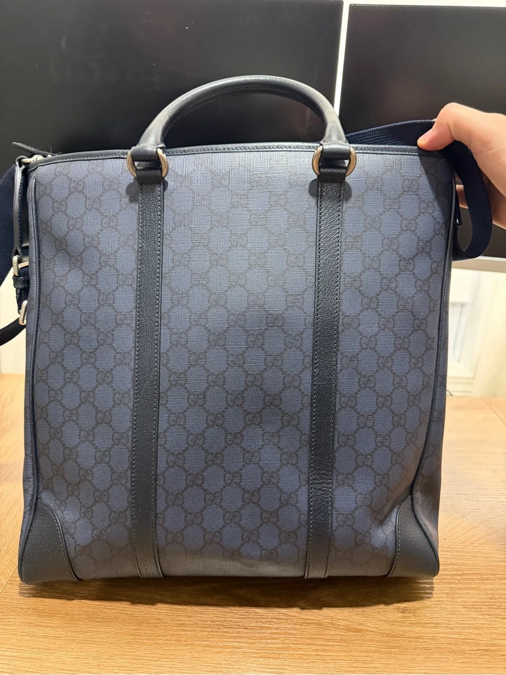 Authentic Gucci GG Supreme Canvas Tote in Navy/Black – Mint Condition